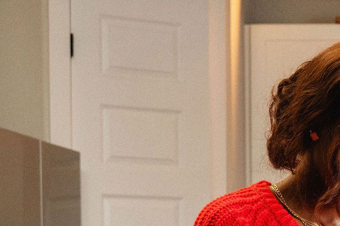 Moji with dish and table